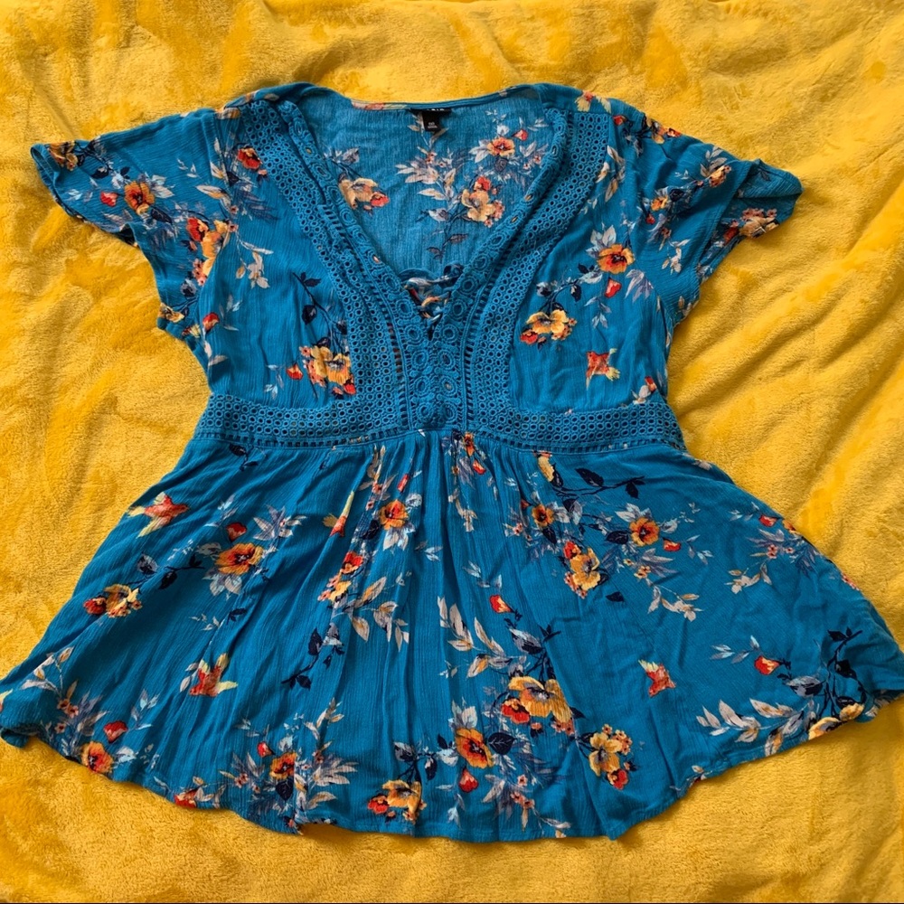Blue Torrid Lace up Top - EUC size 00
